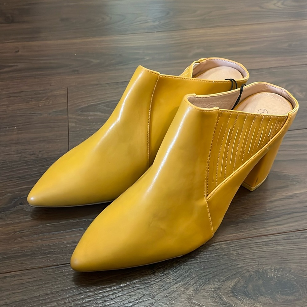 Fashion to Figure size 10 point toe mule pump